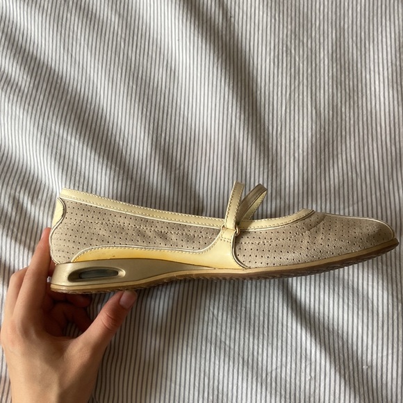 Nike ballet sporty flats size 7 - Picture 2 of 2